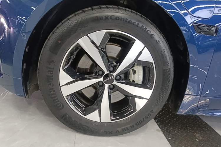 Used Zeekr 001 2023 WE Edition 100 kWh Left Front Wheel Hub