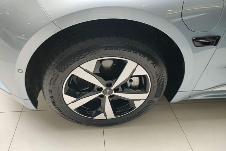 Used Zeekr 001 2023 WE Edition 100 kWh Left Front Wheel Hub