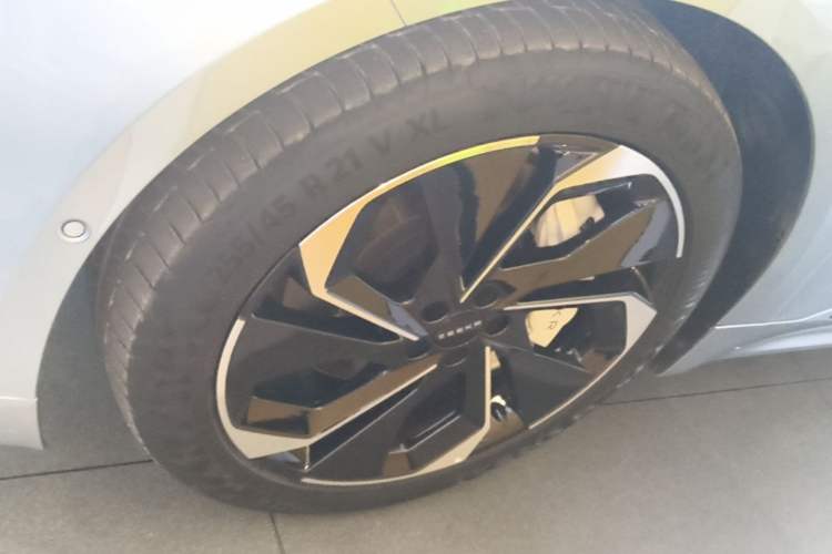 Used Zeekr 001 2023 ME Edition 100 kWh Left Front Wheel Hub