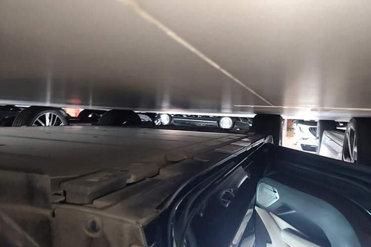 Used Zeekr 001 2023 WE Edition 86 kWh Left Side Sill