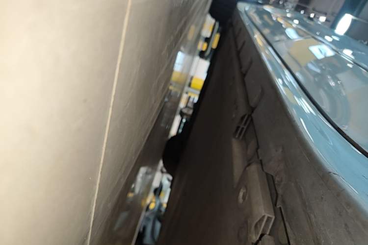 Used Zeekr 001 2023 WE Edition 86 kWh Left Side Sill