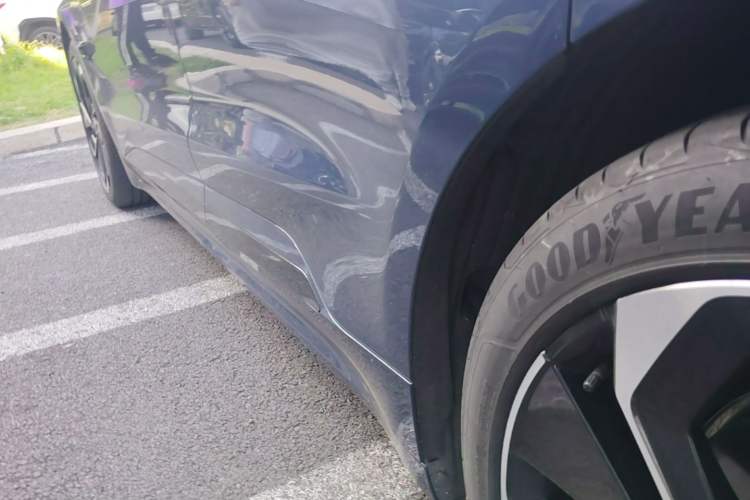 Used Zeekr 001 2023 WE Edition 100 kWh Left Side Sill