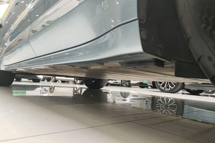 Used Zeekr 001 2023 WE Edition 100 kWh Left Side Sill
