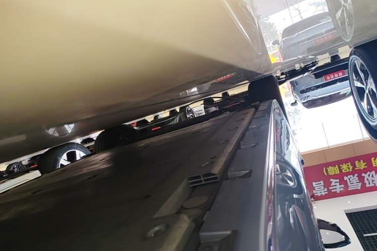 Used Zeekr 001 2023 WE Edition 86 kWh Left Side Sill