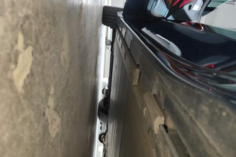 Used Zeekr 001 2023 YOU Edition 100 kWh Left Side Sill