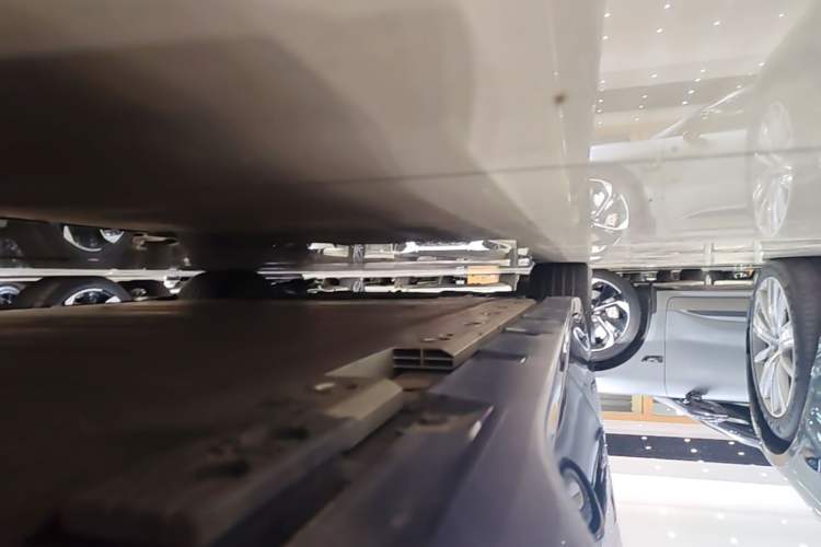 Used Zeekr 001 2023 WE Edition 86 kWh Left Side Sill