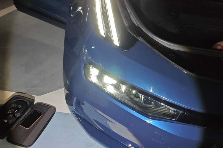 Used Zeekr 001 2023 ME Edition 100 kWh Right Front Headlight