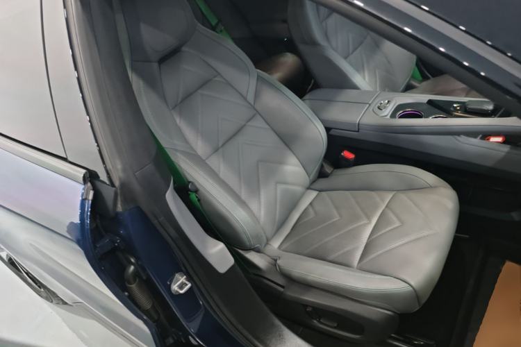 Used Zeekr 001 2023 WE Edition 100 kWh Right Front Seat