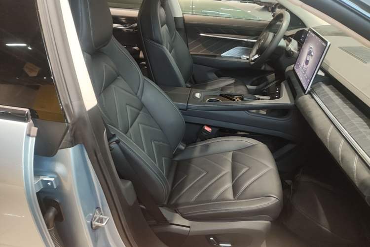 Used Zeekr 001 2023 WE Edition 86 kWh Right Front Seat