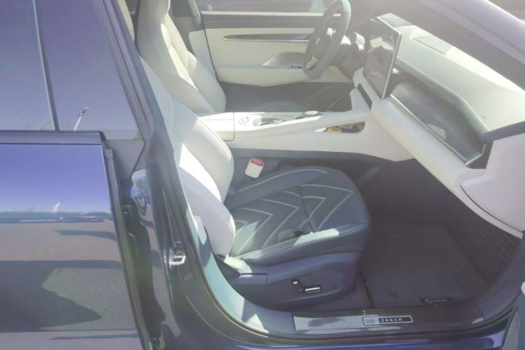 Used Zeekr 001 2023 WE Edition 100 kWh Right Front Seat