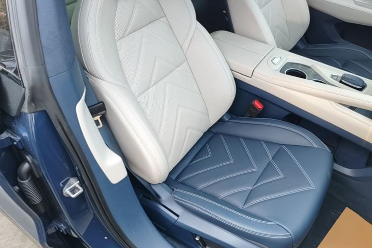 Used Zeekr 001 2023 WE Edition 86 kWh Right Front Seat