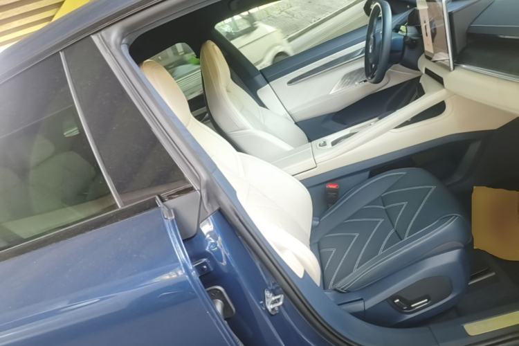 Used Zeekr 001 2023 WE Edition 86 kWh Right Front Seat