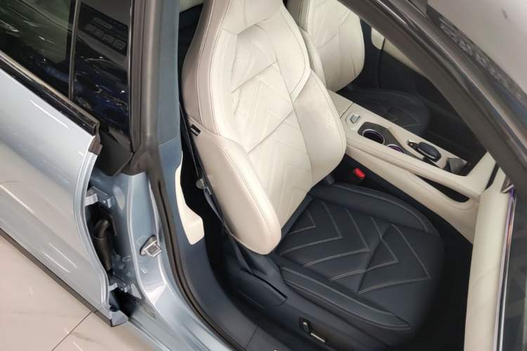Used Zeekr 001 2023 ME Edition 100 kWh Right Front Seat