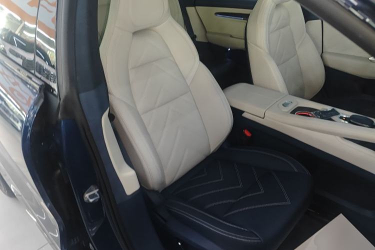 Used Zeekr 001 2023 WE Edition 100 kWh Right Front Seat