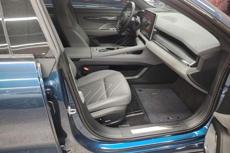 Used Zeekr 001 2023 WE Edition 100 kWh Right Front Seat