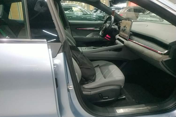 Used Zeekr 001 2023 WE Edition 86 kWh Right Front Seat