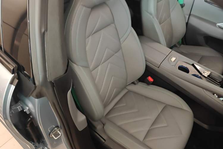 Used Zeekr 001 2023 WE Edition 100 kWh Right Front Seat