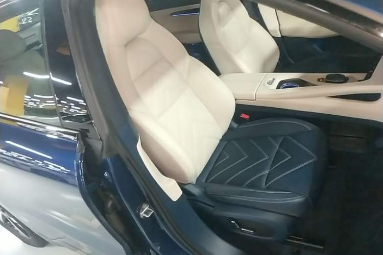 Used Zeekr 001 2023 WE Edition 86 kWh Right Front Seat
