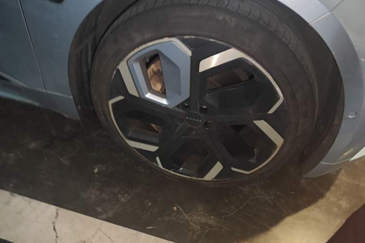 Used Zeekr 001 2023 WE Edition 86 kWh Right Front Wheel Hub