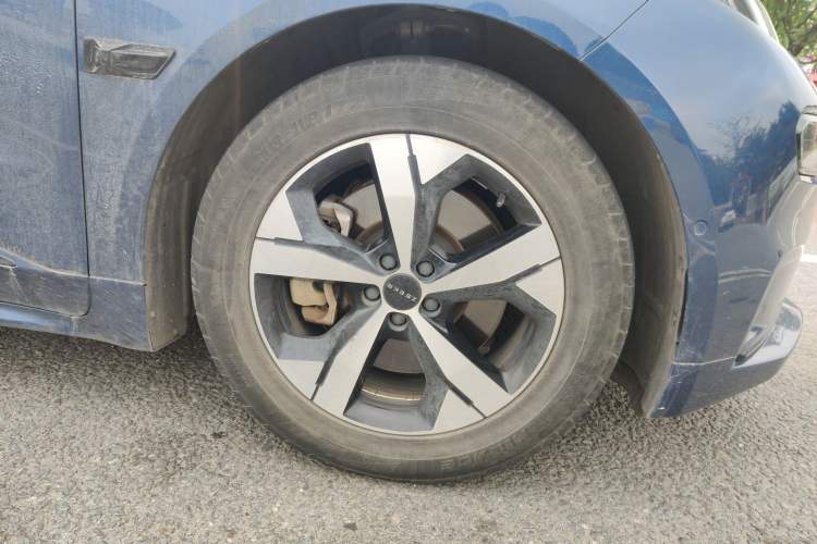 Used Zeekr 001 2023 WE Edition 100 kWh Right Front Wheel Hub