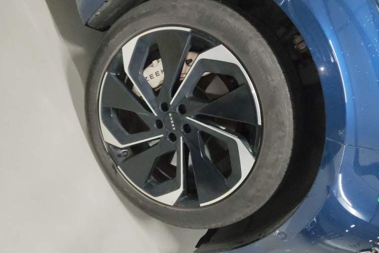 Used Zeekr 001 2023 ME Edition 100 kWh Right Front Wheel Hub