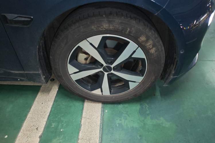 Used Zeekr 001 2023 WE Edition 86 kWh Right Front Wheel Hub