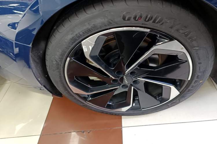 Used Zeekr 001 2023 ME Edition 100 kWh Right Rear Wheel Hub
