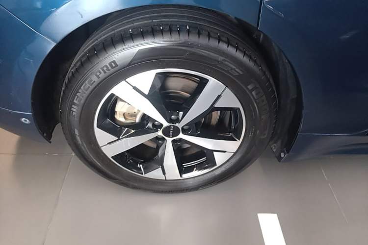Used Zeekr 001 2023 WE Edition 86 kWh Right Rear Wheel Hub