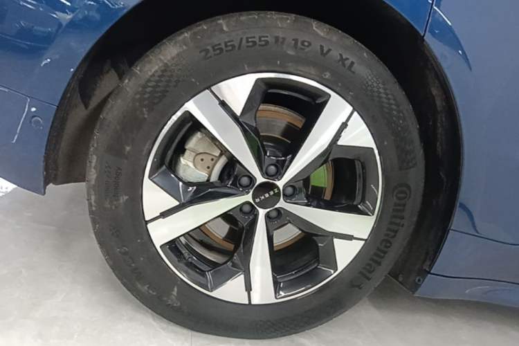 Used Zeekr 001 2023 WE Edition 100 kWh Right Rear Wheel Hub