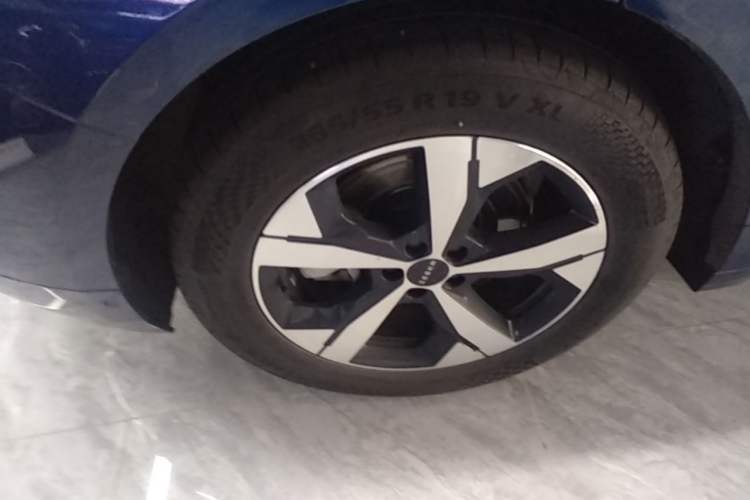 Used Zeekr 001 2023 WE Edition 100 kWh Right Rear Wheel Hub