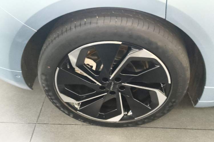 Used Zeekr 001 2023 ME Edition 100 kWh Right Rear Wheel Hub