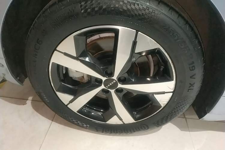 Used Zeekr 001 2023 WE Edition 86 kWh Right Rear Wheel Hub