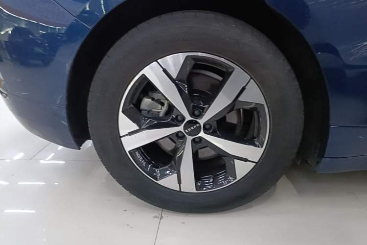 Used Zeekr 001 2023 WE Edition 100 kWh Right Rear Wheel Hub