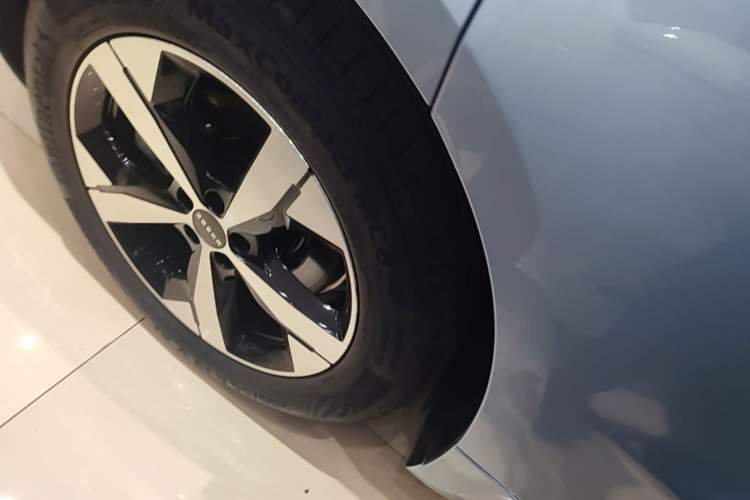 Used Zeekr 001 2023 WE Edition 86 kWh Right Rear Wheel Hub