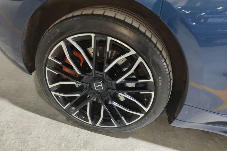 Used Zeekr 001 2023 YOU Edition 100 kWh Right Rear Wheel Hub