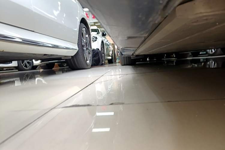 Used Zeekr 001 2023 ME Edition 100 kWh Right Side Sill