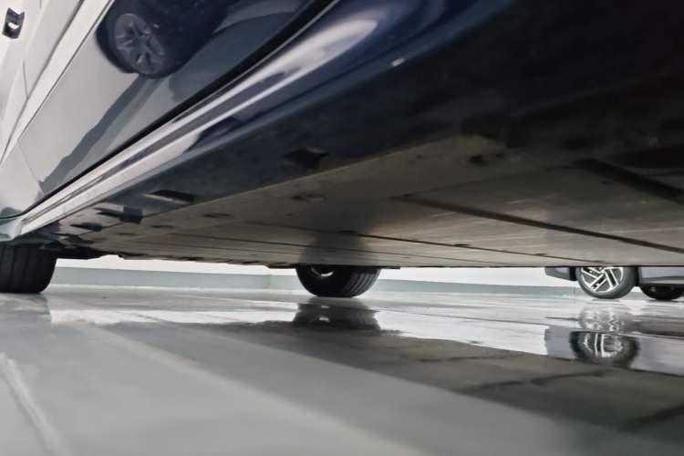 Used Zeekr 001 2023 WE Edition 100 kWh Right Side Sill