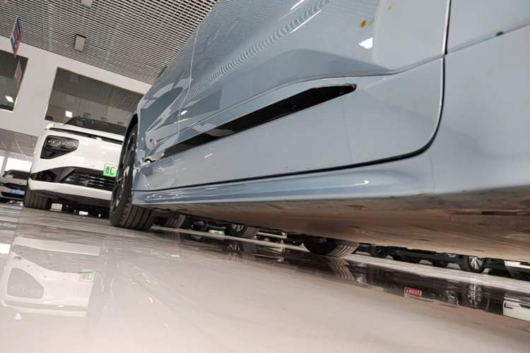 Used Zeekr 001 2023 ME Edition 100 kWh Right Side Sill