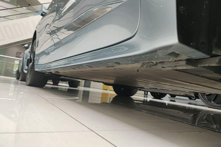 Used Zeekr 001 2023 WE Edition 100 kWh Right Side Sill