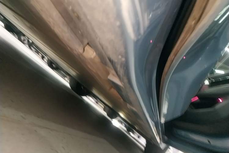 Used Zeekr 001 2023 WE Edition 86 kWh Right Side Sill