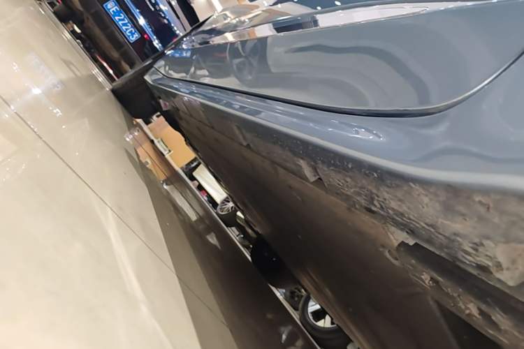 Used Zeekr 001 2023 WE Edition 86 kWh Right Side Sill