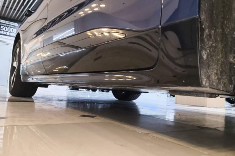 Used Zeekr 001 2023 WE Edition 100 kWh Right Side Sill