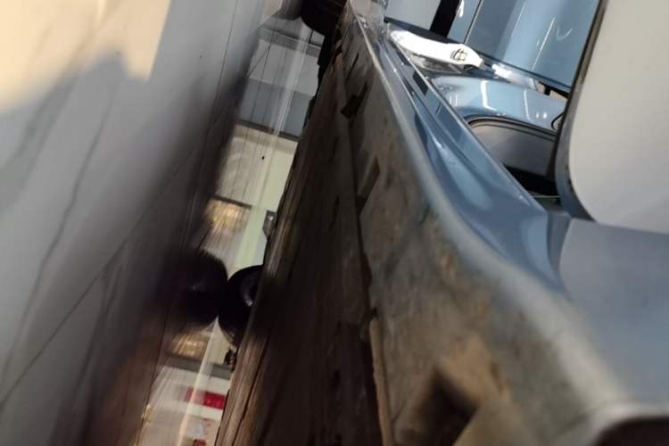 Used Zeekr 001 2023 ME Edition 100 kWh Right Side Sill