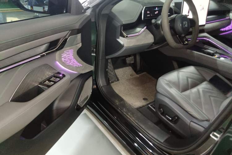 Used Zeekr 001 2023 WE Edition 86 kWh Driver Seat