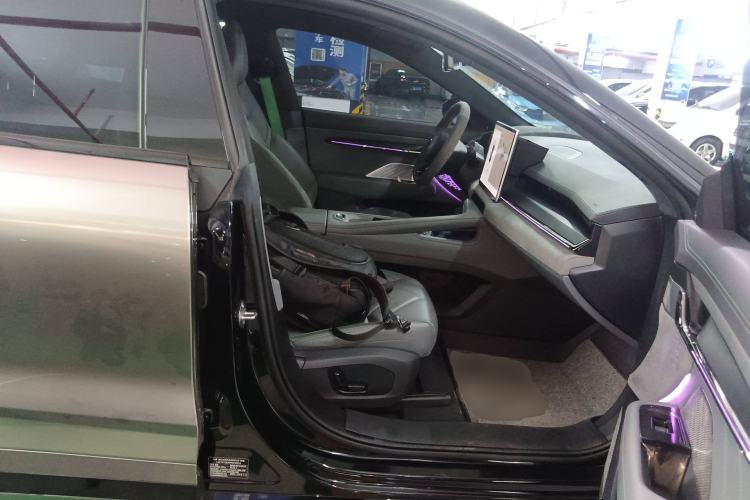 Used Zeekr 001 2023 WE Edition 86 kWh Right Front Seat