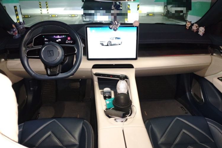 Used Zeekr 001 2023 YOU Edition 100 kWh Center Console