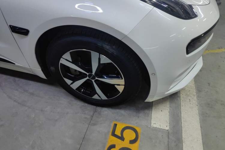 Used Zeekr 001 2023 WE Edition 86 kWh Right Front Wheel Hub