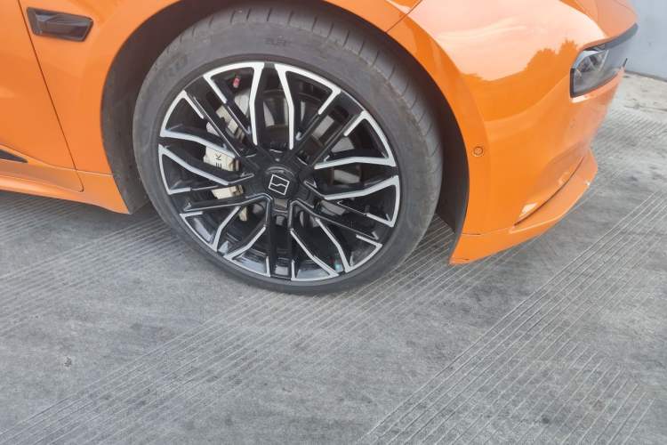 Used Zeekr 001 2023 ME Edition 100 kWh Right Front Wheel Hub
