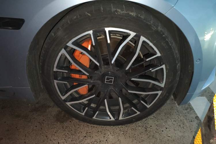 Used Zeekr 001 2023 YOU Edition 100 kWh Right Front Wheel Hub