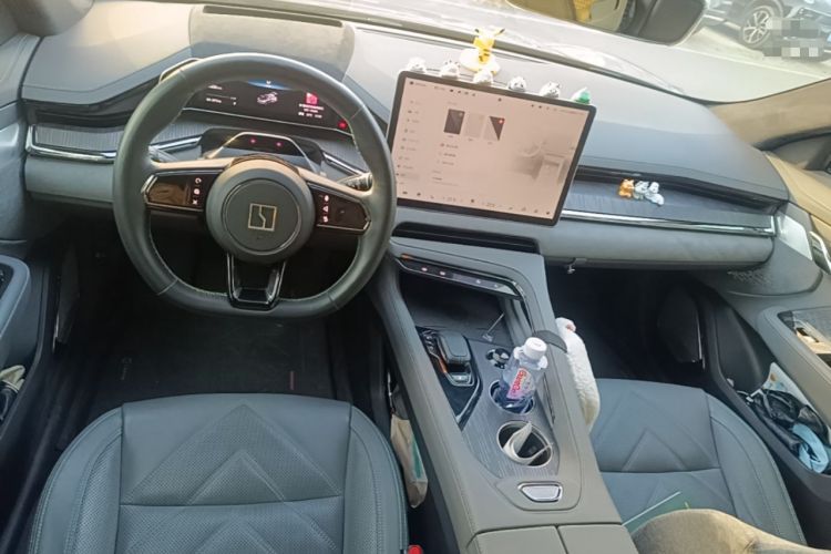 Used Zeekr 001 2023 WE Edition 100 kWh Center Console